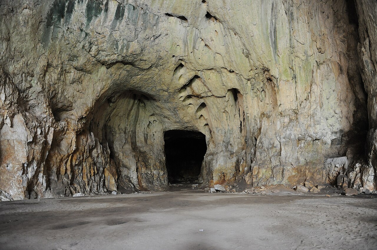 Devetashka Cave, Bulgaria - travel guide