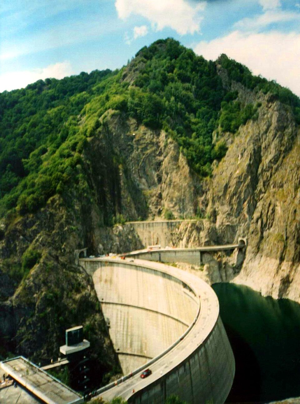 Vidraru Dam, Romania - travel guide
