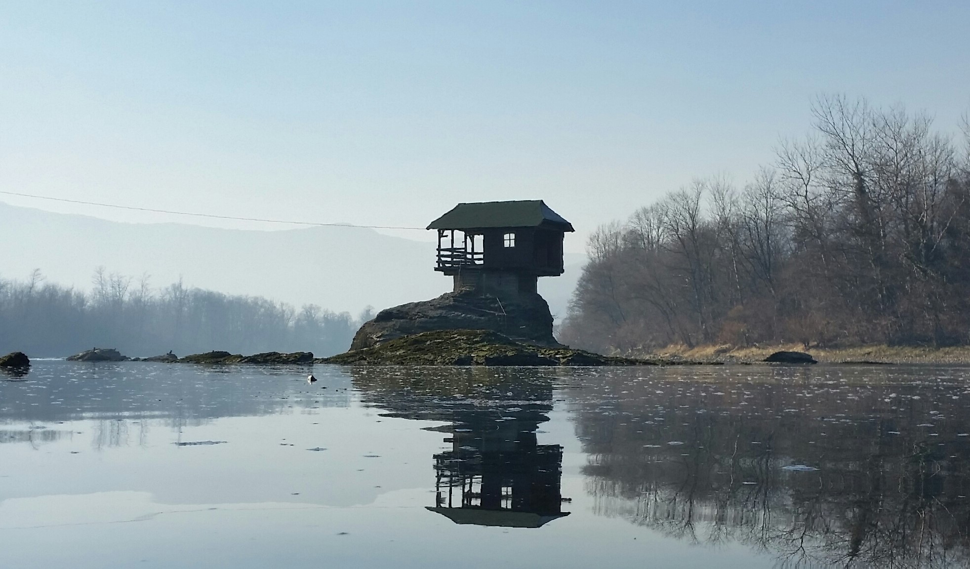 Drina River House, Serbia - travel guide